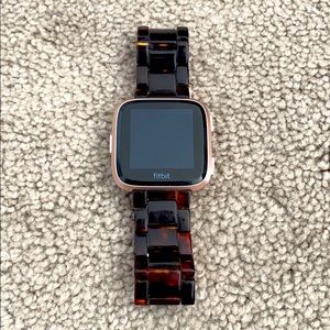 Rose gold Fitbit versa